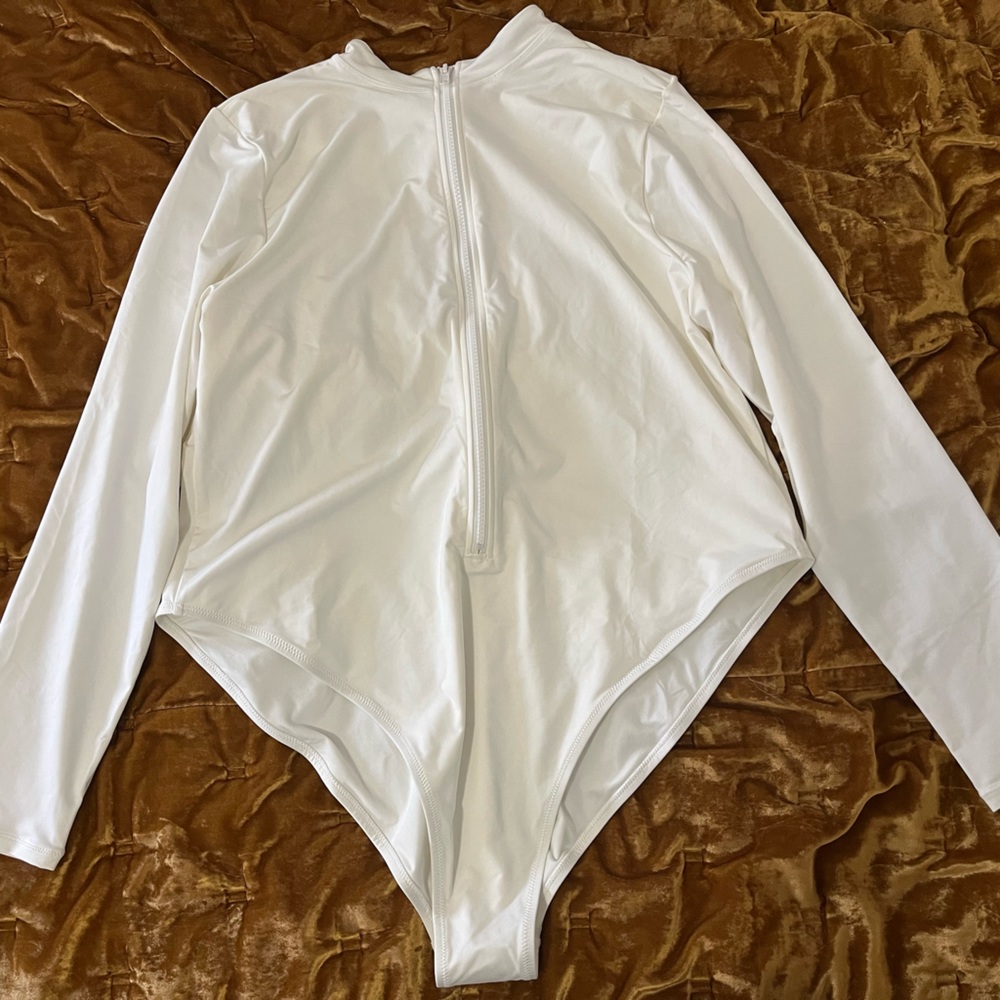 NWT Skims Swim Long sleeve Zip One Piece Marble 4X